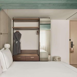 One-Bedroom King Suite